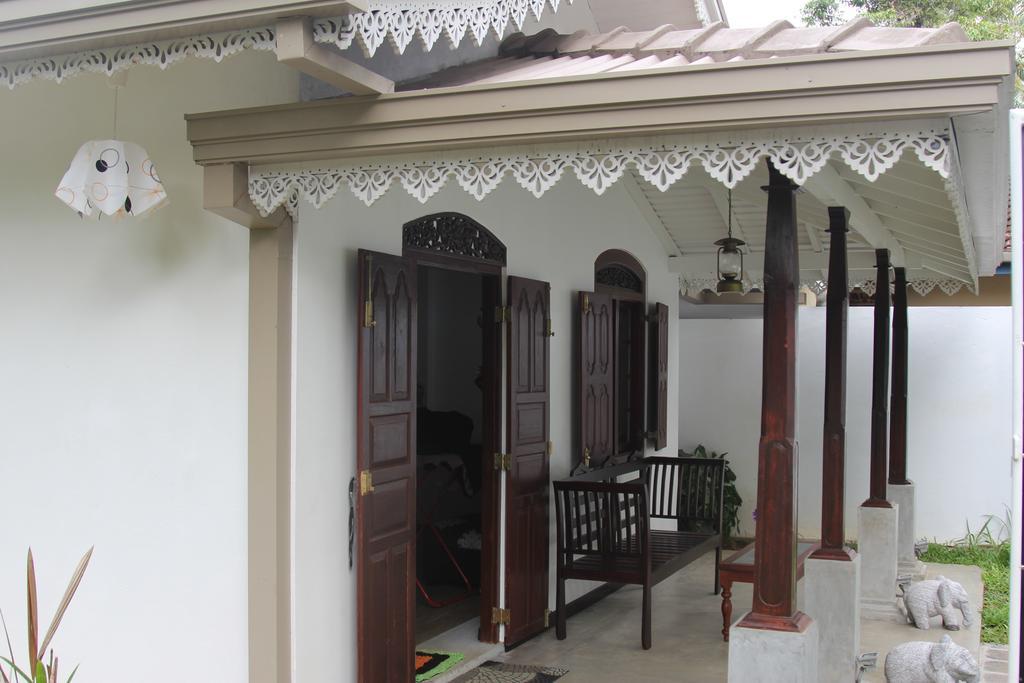 Villa Lotus 히카두와 객실 사진